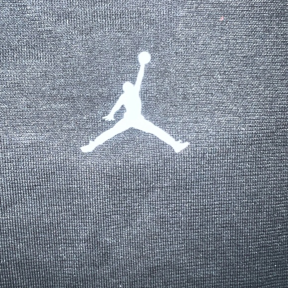 Boy’s Jordan Raglan Top. Size XL. - Picture 4 of 4